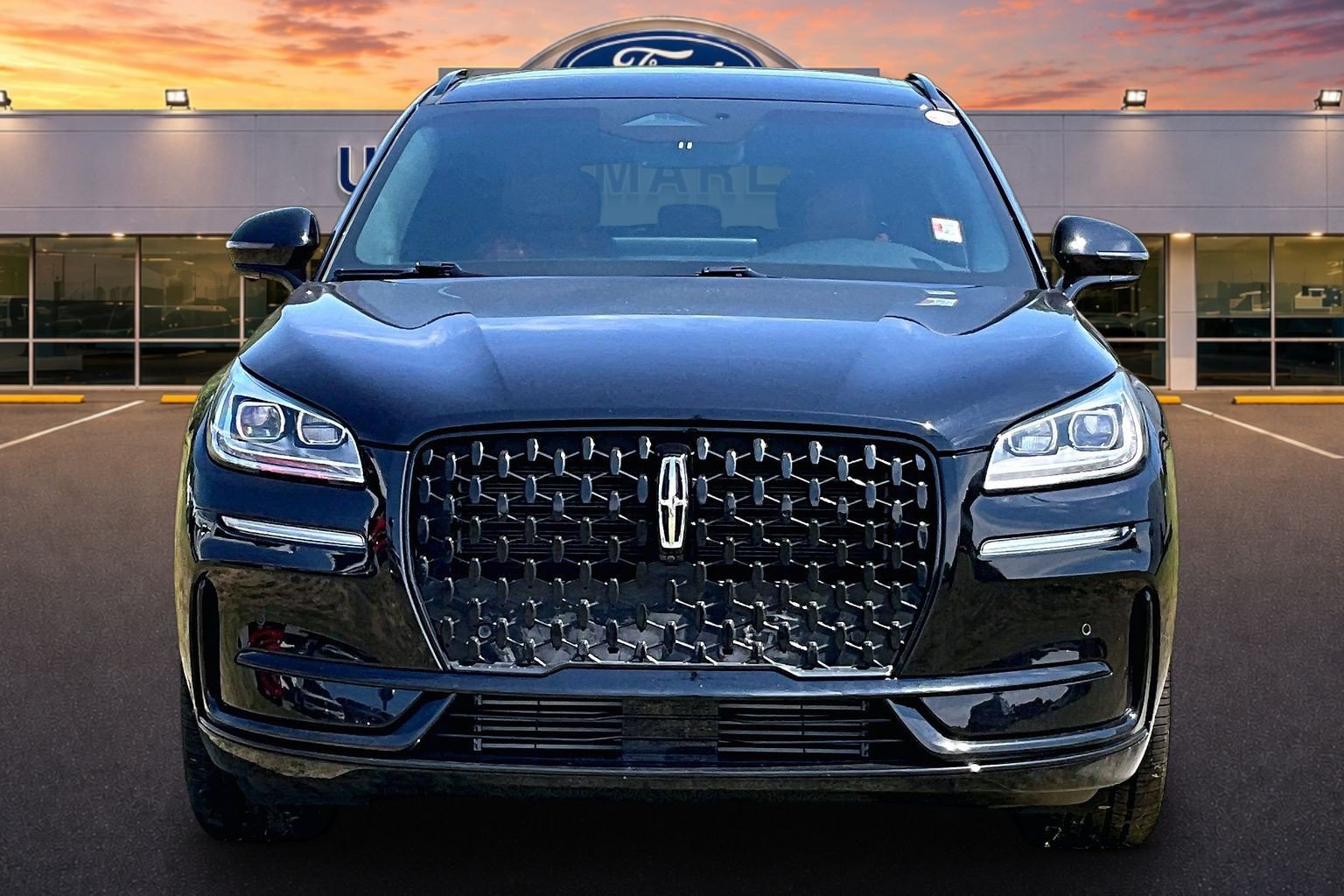 Used 2023 Lincoln Corsair Reserve w/ Equipment Group 201A AWD/4WD image 3