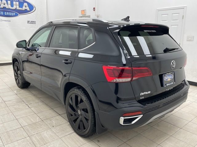 Used 2024 Volkswagen Taos SE w/ Black Wheel Plus Package image 18