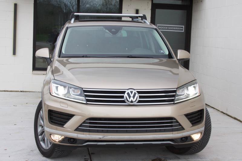 Used 2016 Volkswagen Touareg TDI AWD/4WD image 3