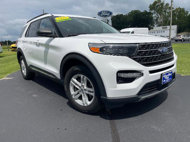 Certified 2023 Ford Explorer XLT w/ Equipment Group 202A image 4
