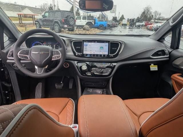 New 2026 Chrysler Pacifica Pinnacle image 12