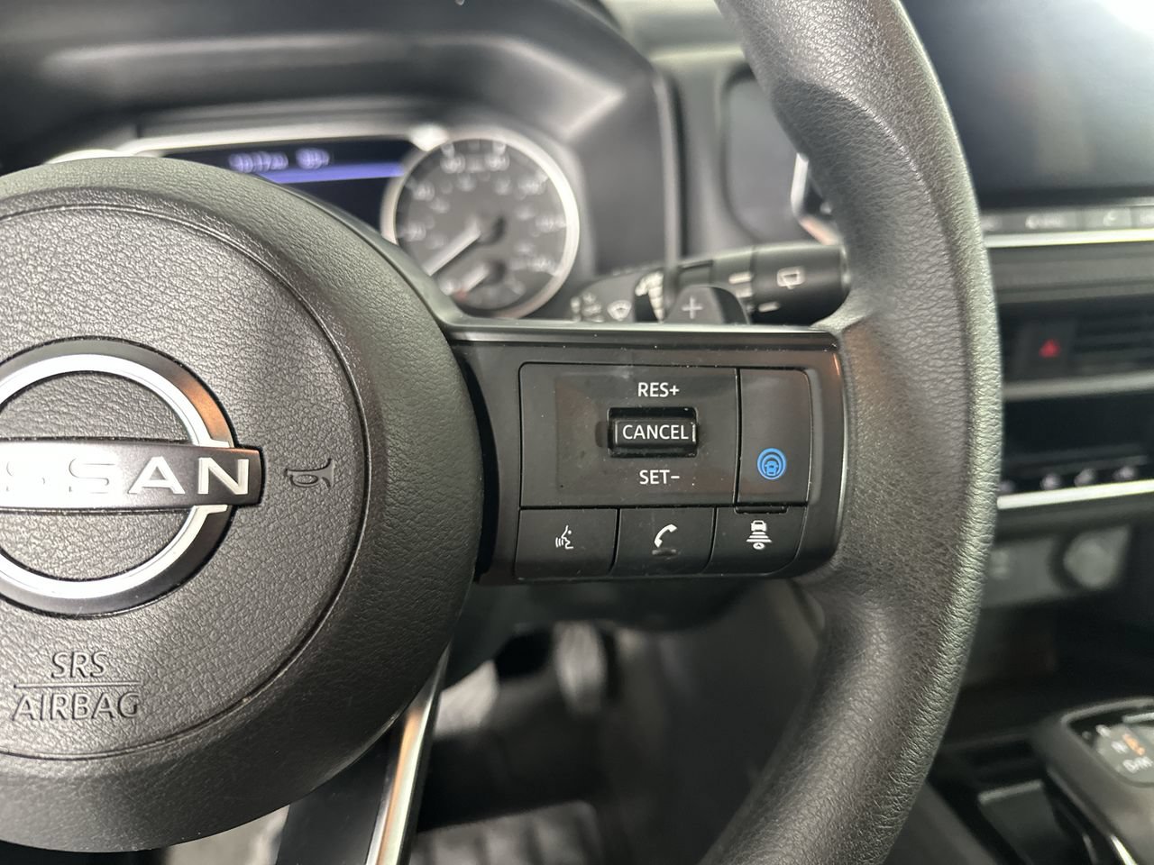 Used 2024 Nissan Rogue SV AWD/4WD image 7