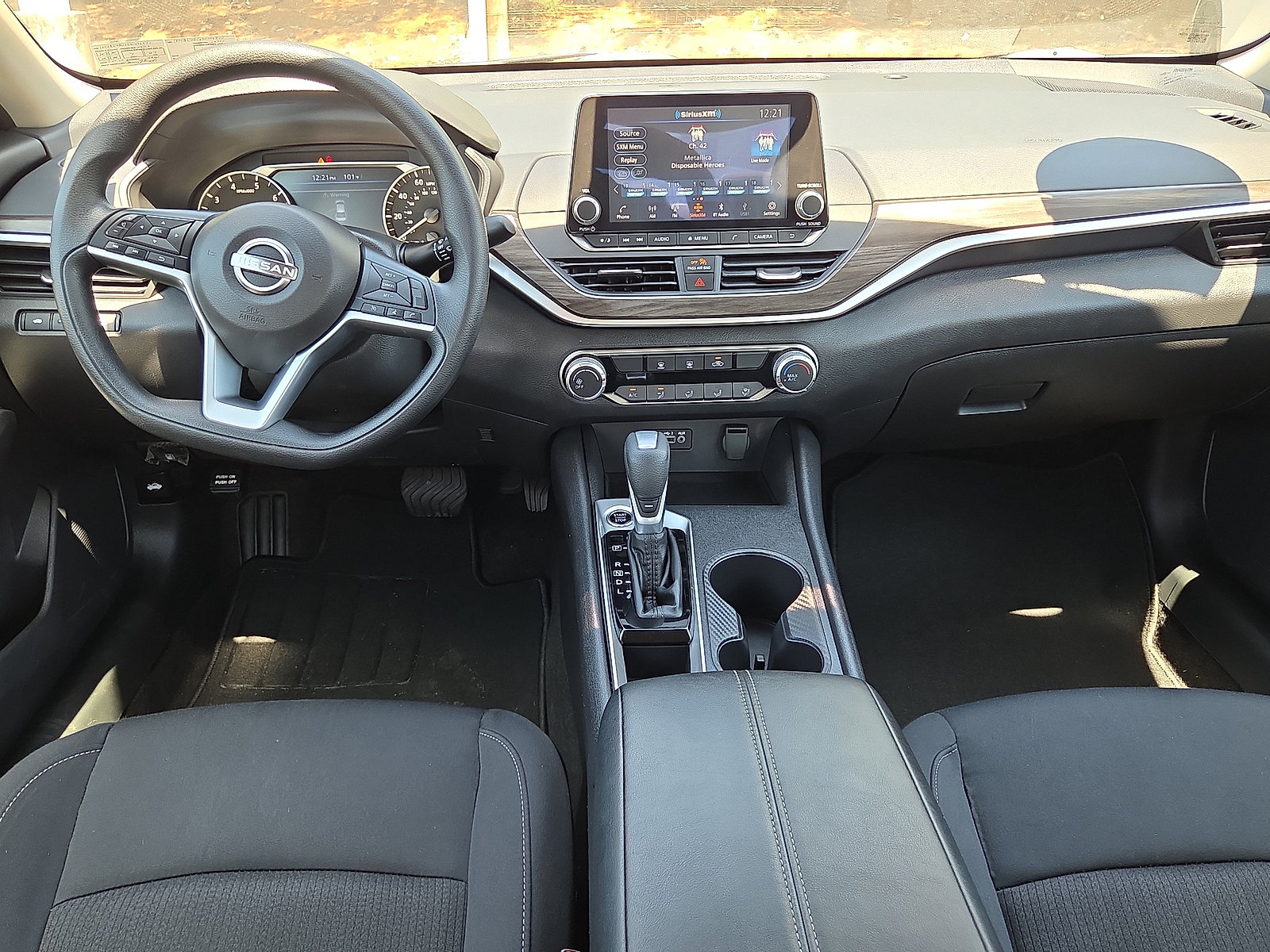 Used 2025 Nissan Altima 2.5 SV FWD image 23