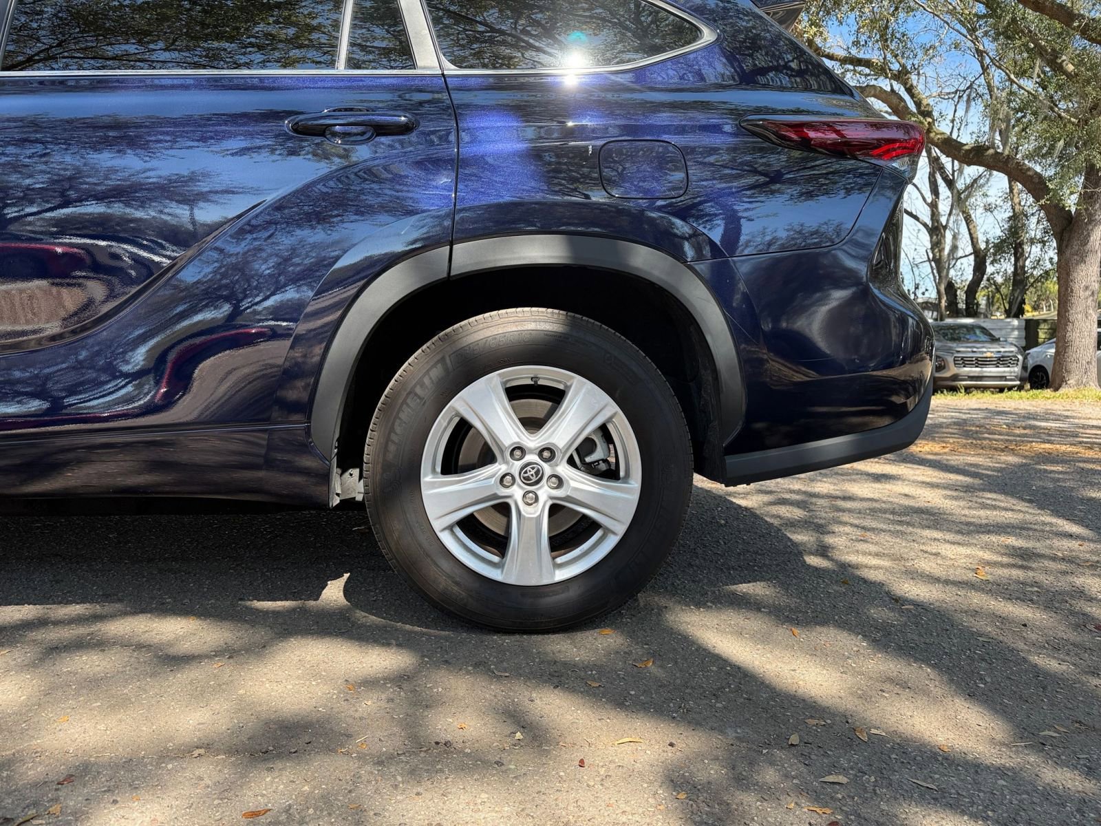 Used 2025 Toyota Highlander LE image 28