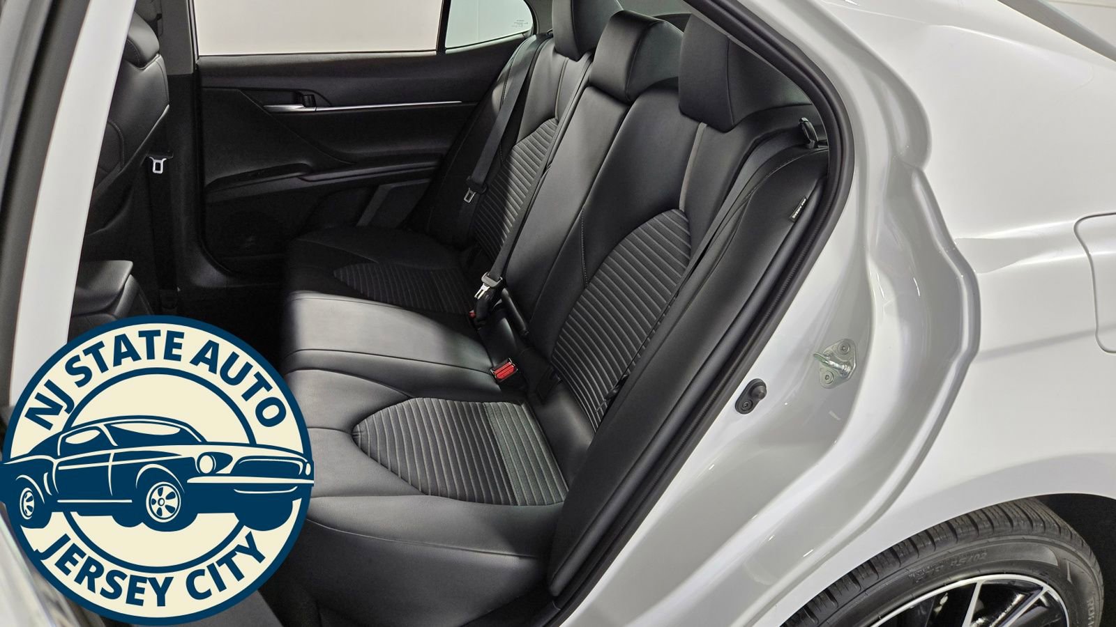 Used 2024 Toyota Camry SE image 23