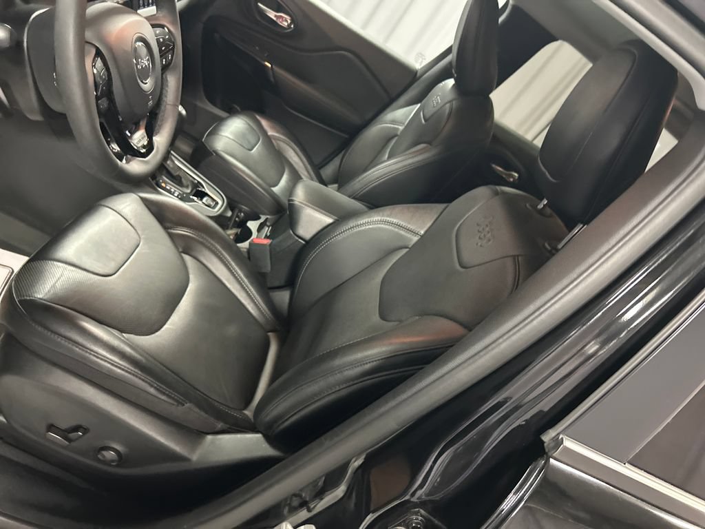 Used 2023 Jeep Cherokee Altitude Lux w/ Mopar Interior Package AWD/4WD image 12