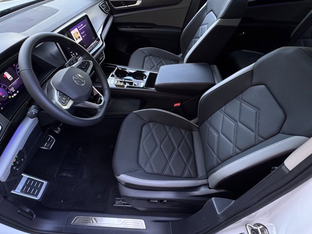 Used 2024 Volkswagen Atlas Peak Edition SE image 20