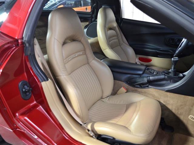 Used 2004 Chevrolet Corvette Coupe w/ Preferred Equipment Group image 19