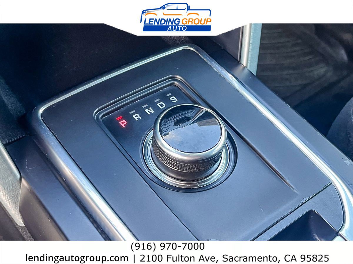 Used 2018 Land Rover Discovery Sport SE image 17