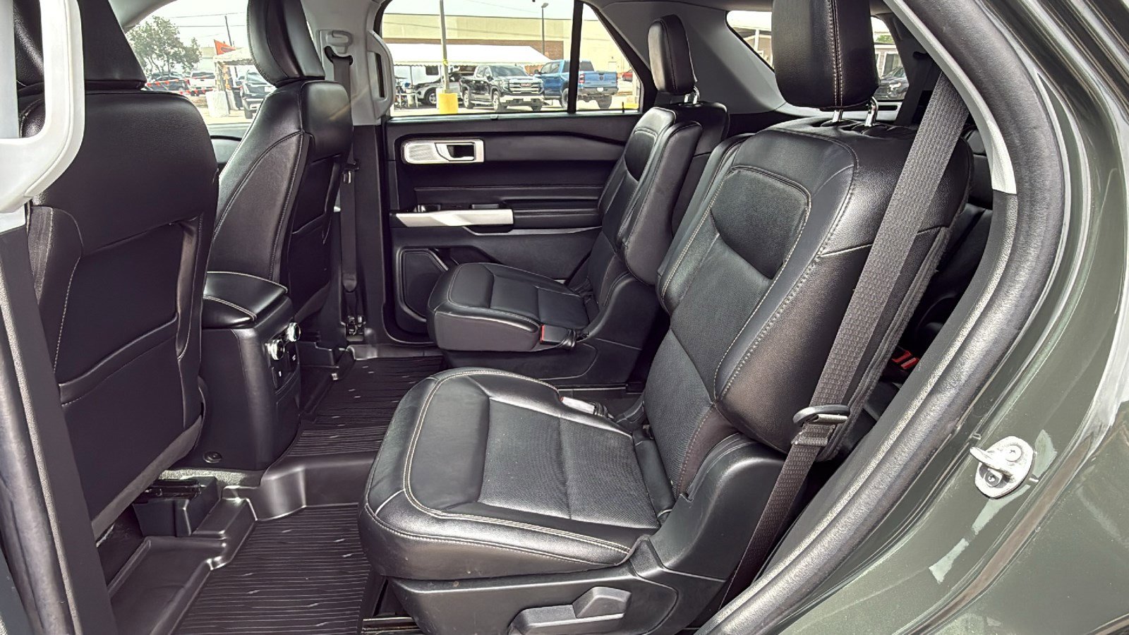 Used 2023 Ford Explorer Limited w/ Limited Technology Package RWD image 16
