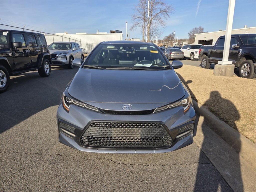 Used 2020 Toyota Corolla SE w/ SE Premium Package image 2