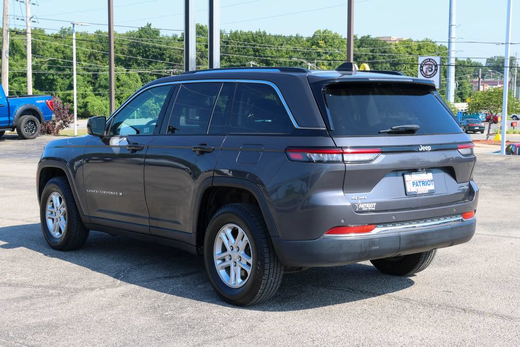 Used 2024 Jeep Grand Cherokee Laredo AWD/4WD image 3