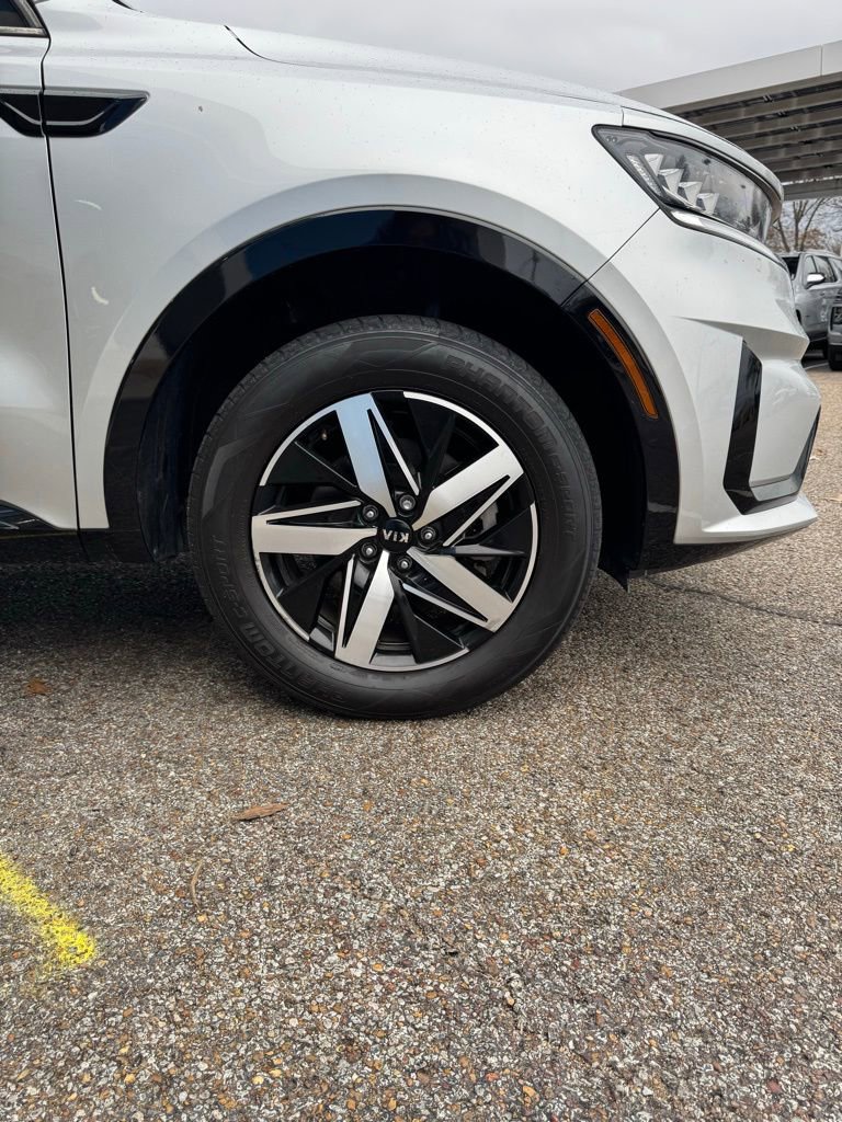 Used 2021 Kia Sorento EX image 12