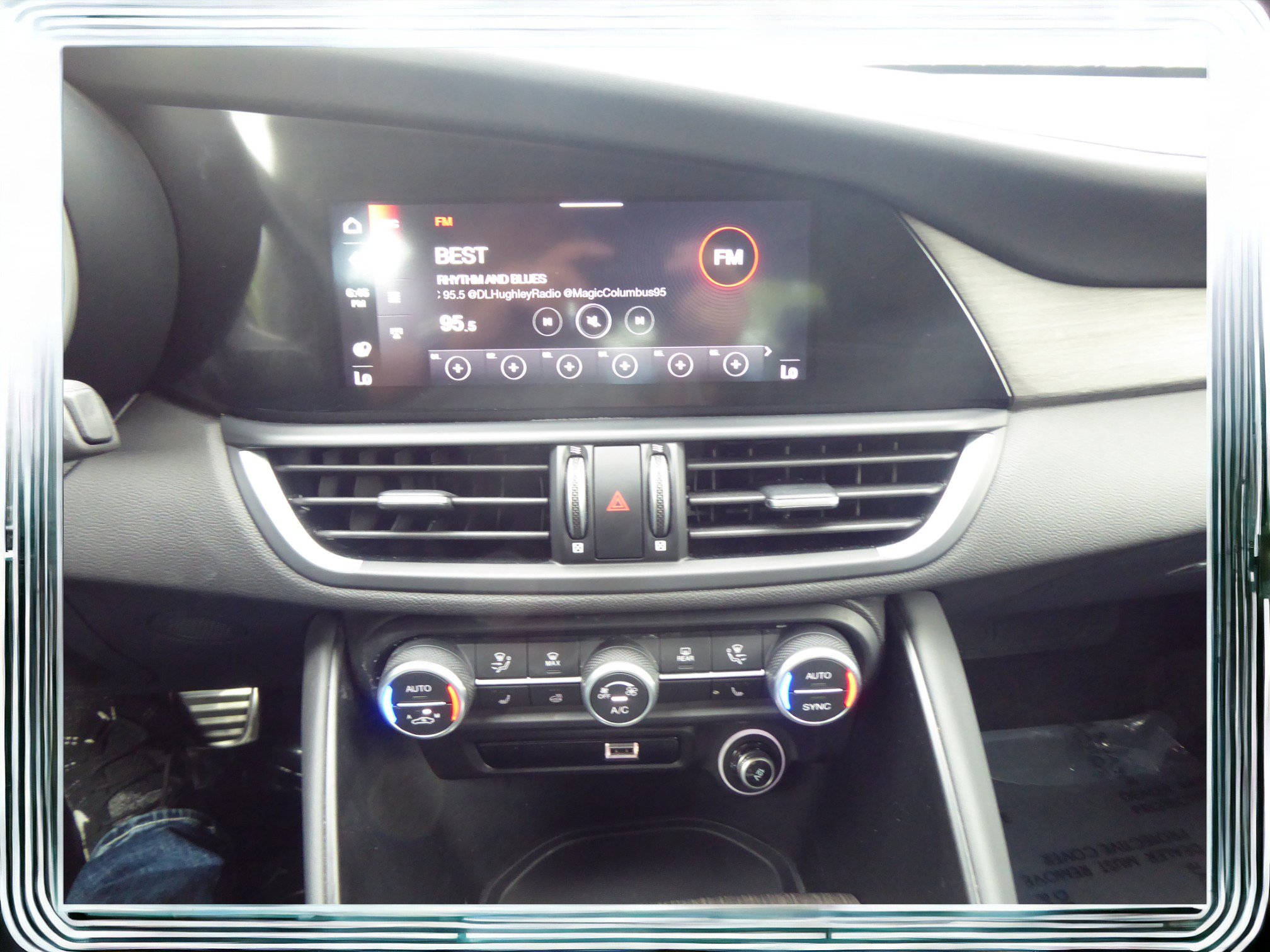 Used 2023 Alfa Romeo Giulia Ti image 14