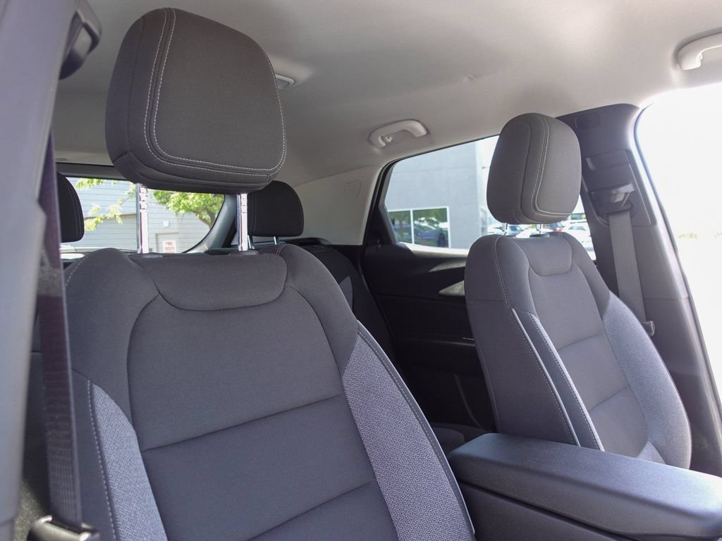 Used 2025 Chevrolet TrailBlazer LS w/ LS Convenience Package FWD image 15