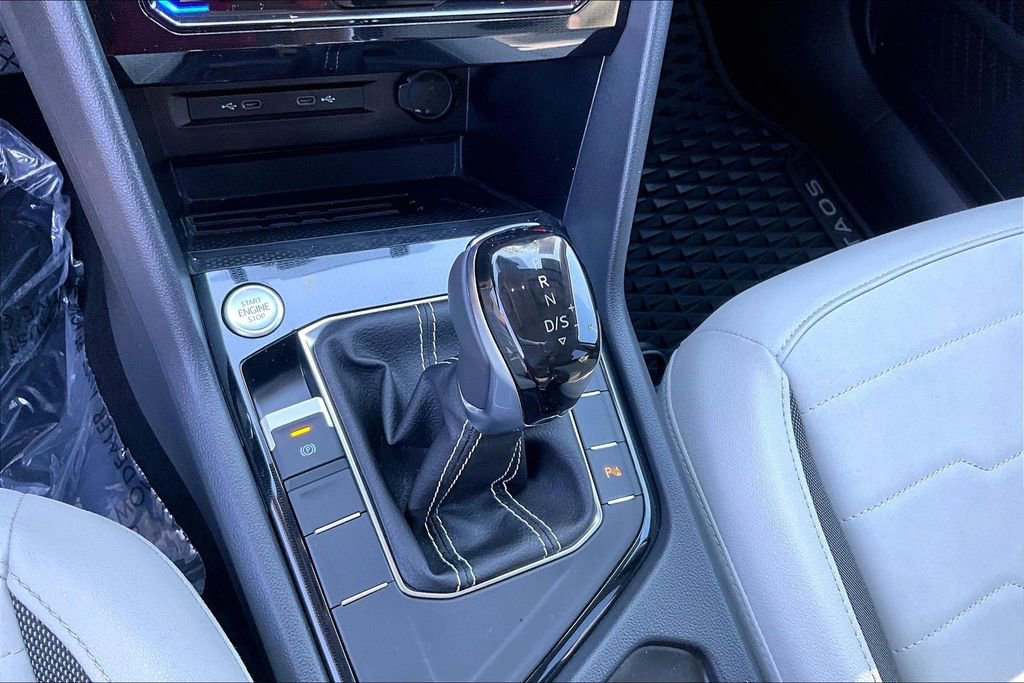 Certified 2025 Volkswagen Taos SE w/ Panoramic Sunroof Package image 28