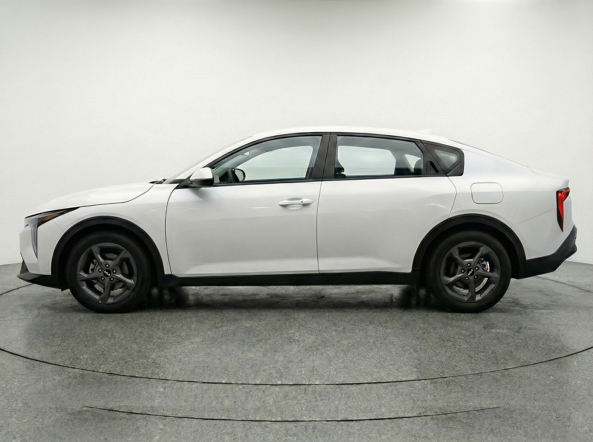 Used 2025 Kia K4 LXS FWD image 5