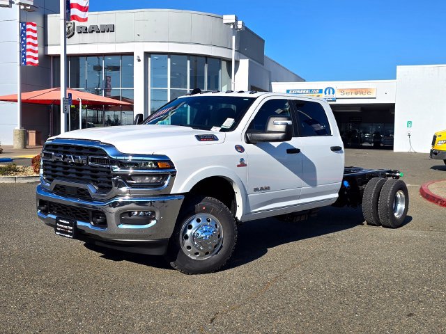 New 2026 RAM 3500 Big Horn AWD/4WD image 3