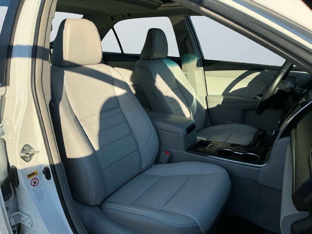 Used 2017 Toyota Camry XLE w/ Moonroof Package FWD image 16