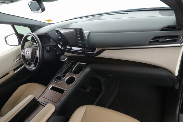 Used 2022 Toyota Sienna XLE image 31