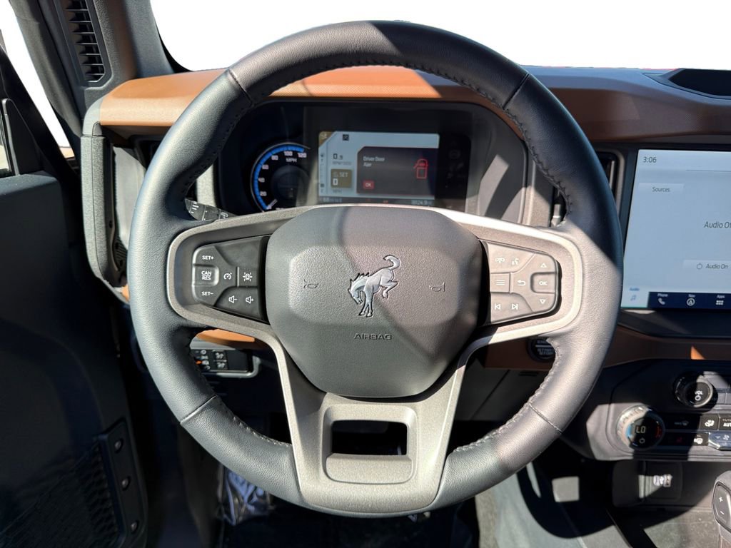 Used 2024 Ford Bronco Outer Banks image 13