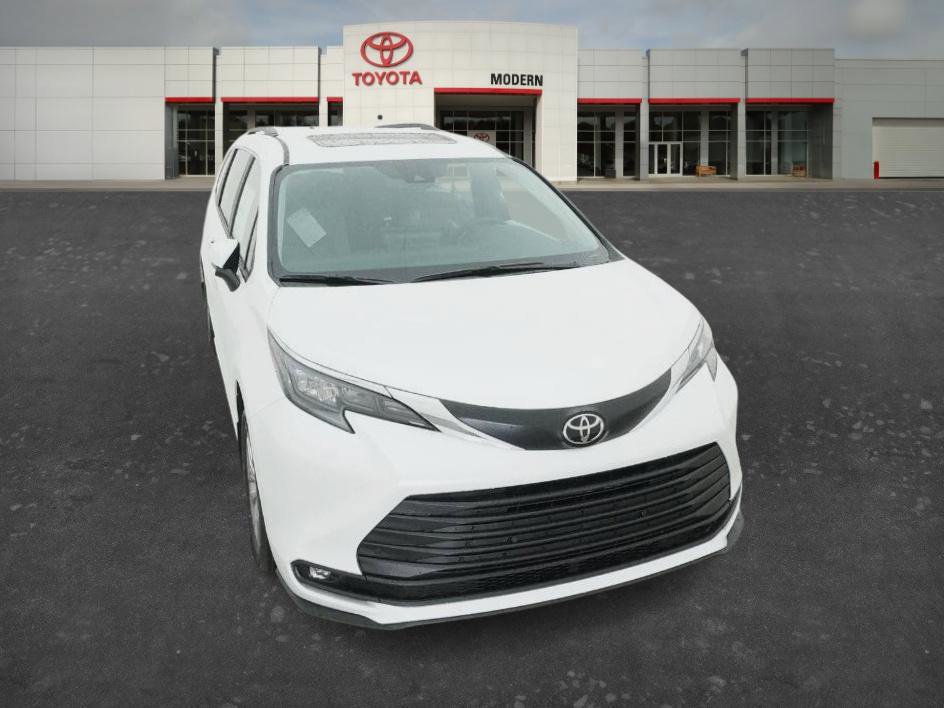 New 2026 Toyota Sienna XLE FWD image 22