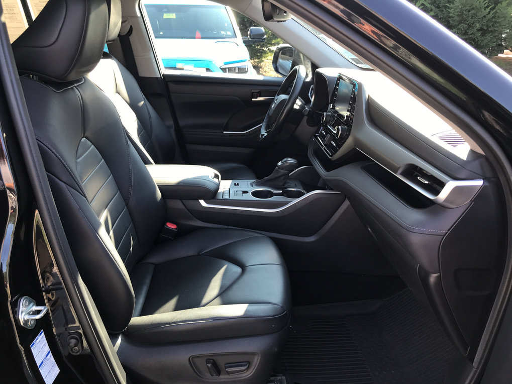 Certified 2020 Toyota Highlander XLE AWD/4WD image 35