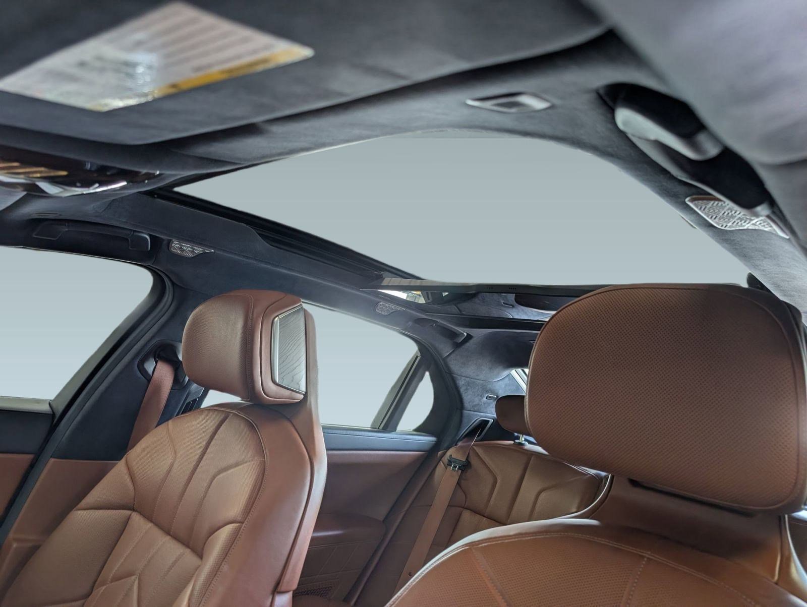 Used 2023 BMW 760i xDrive image 15