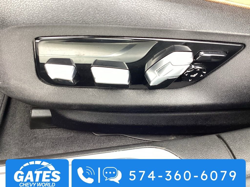 Used 2021 BMW 740i xDrive w/ Premium Package image 14