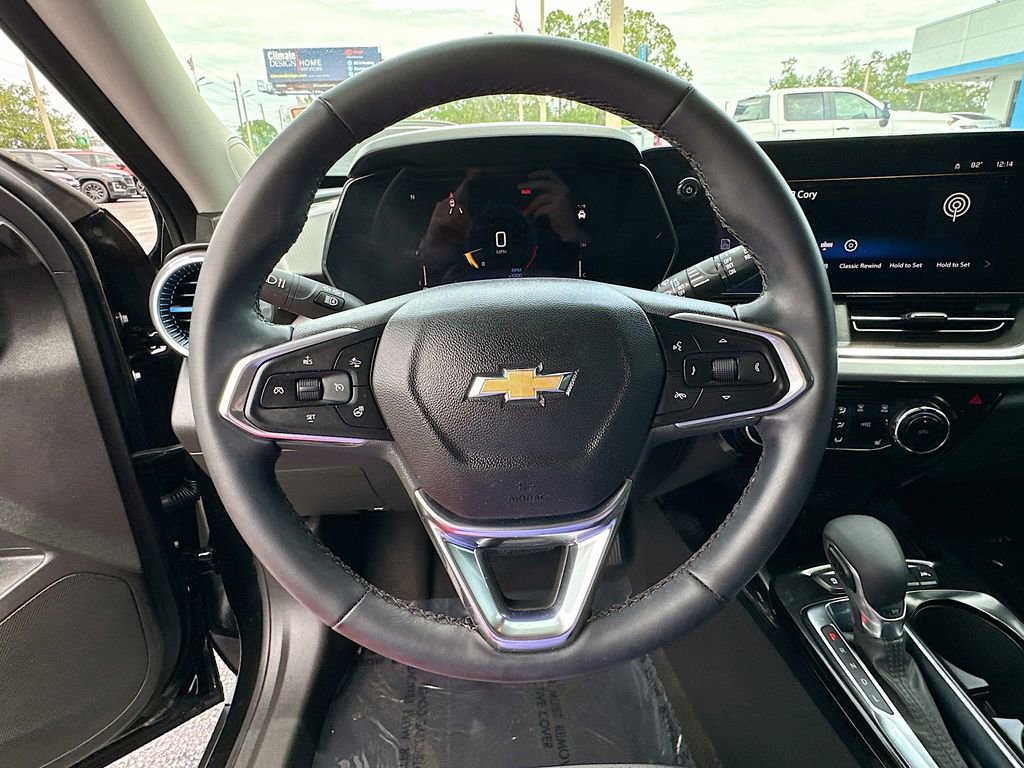Certified 2024 Chevrolet Trax LT w/ LT Convenience Package FWD image 11