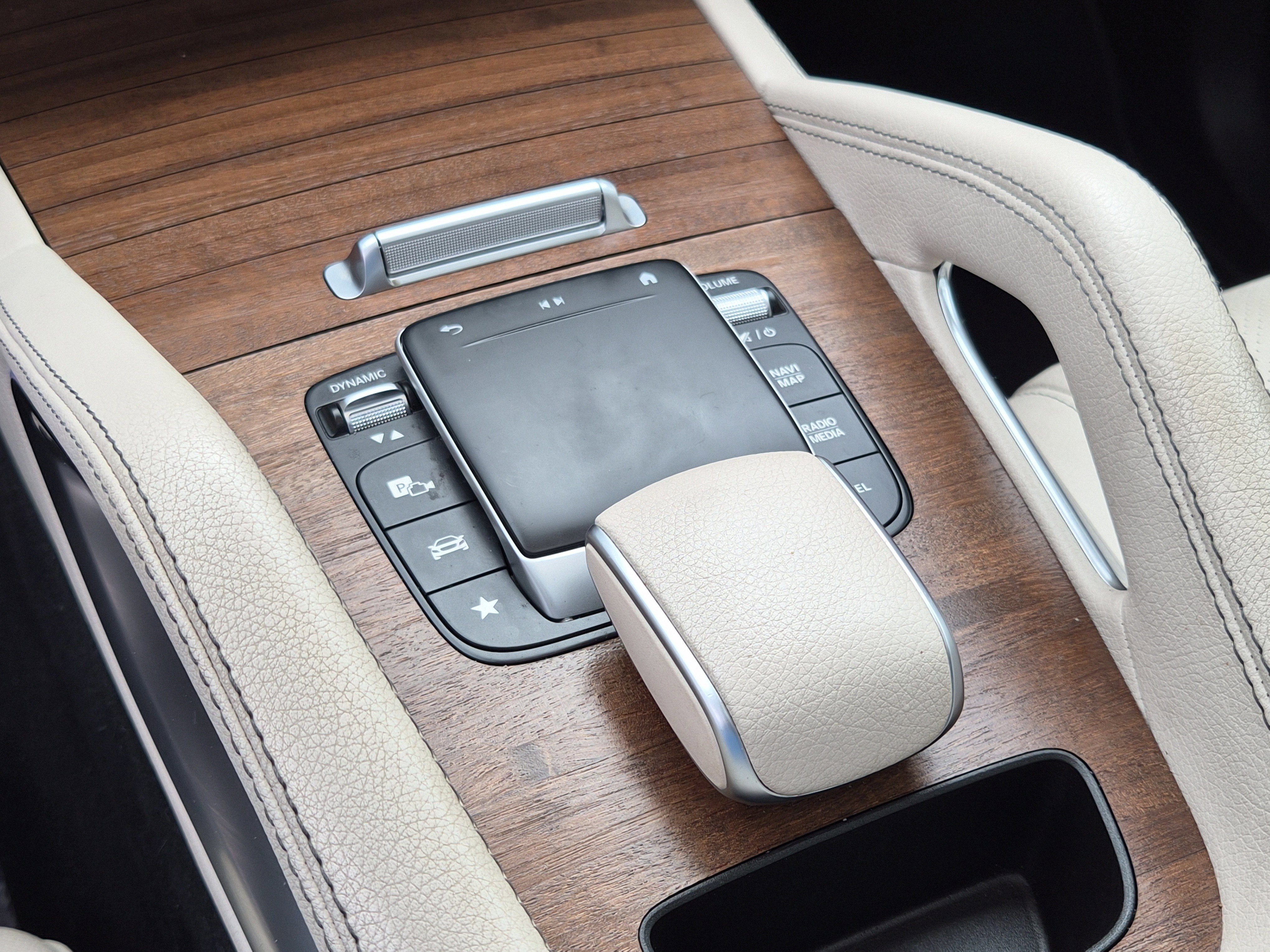 Used 2022 Mercedes-Benz GLE 350 w/ Premium Package image 30