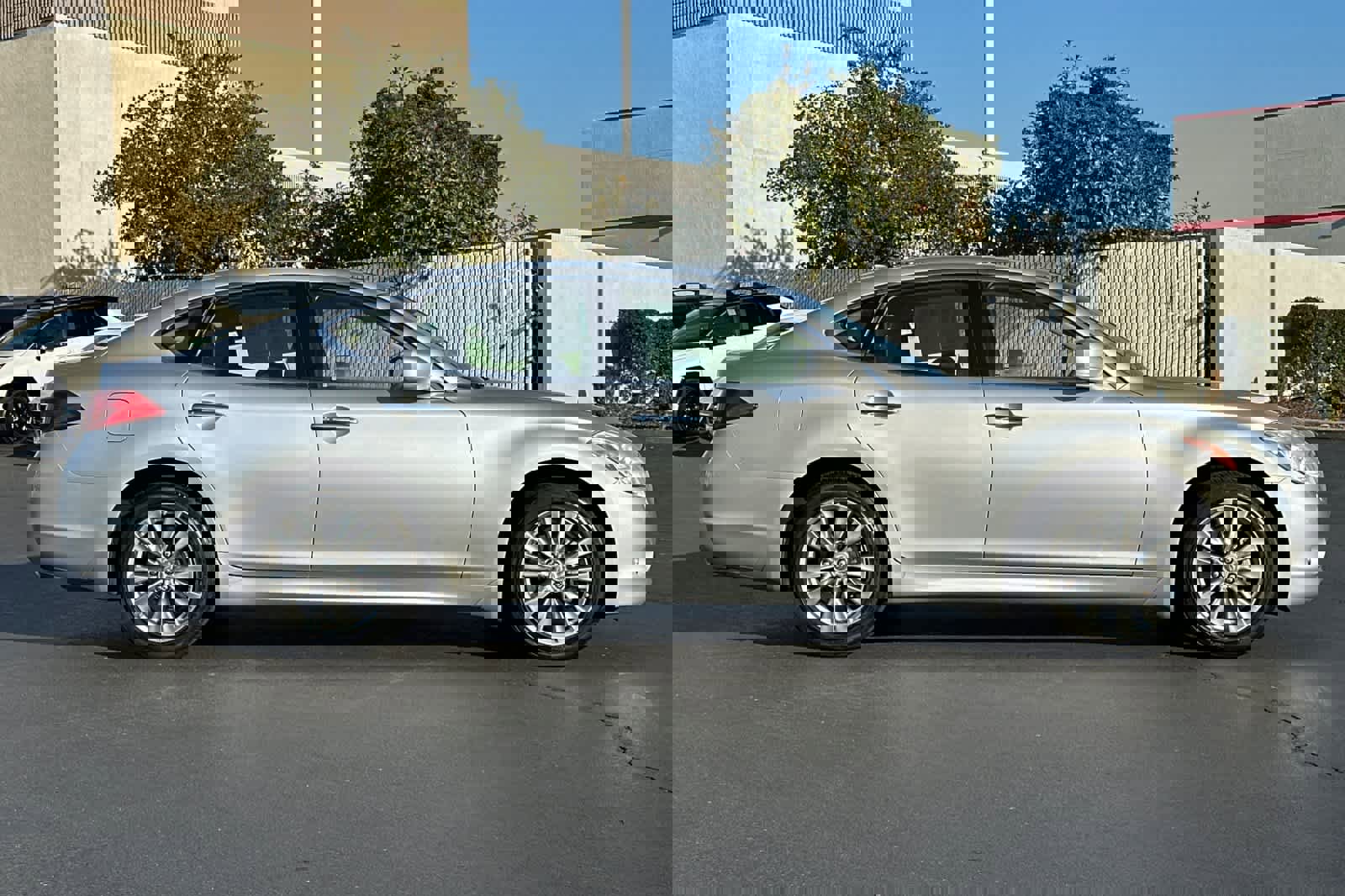 Used 2012 INFINITI M37 x w/ Premium Pkg image 6