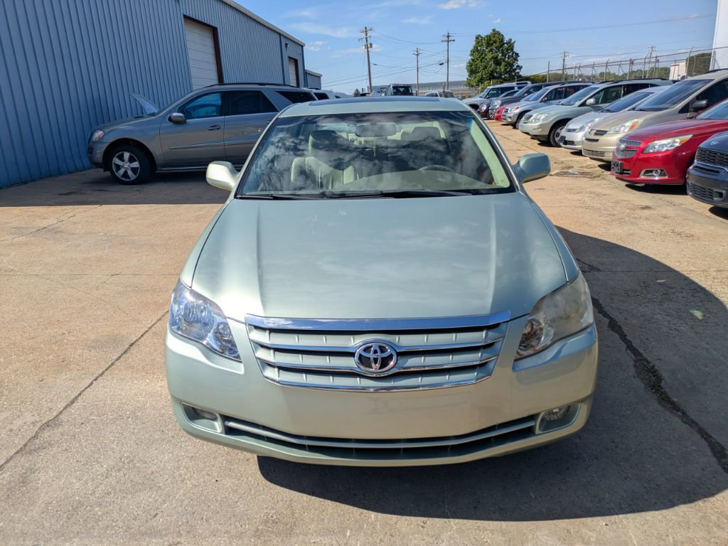 Used 2005 Toyota Avalon XLS FWD image 2