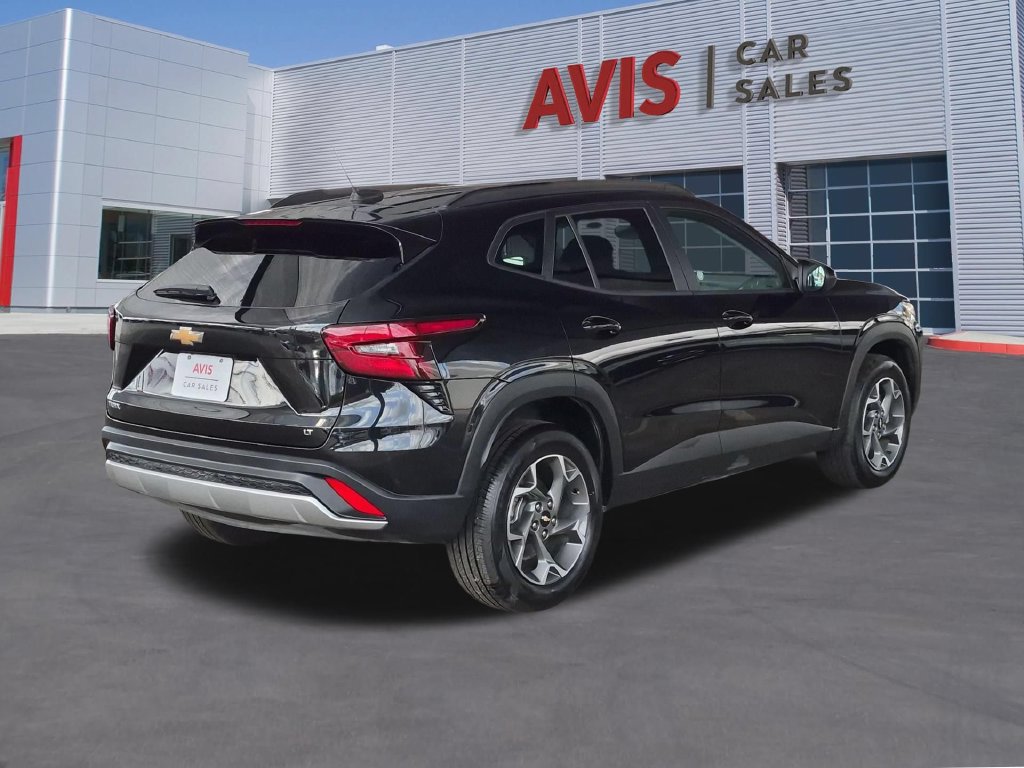 Used 2026 Chevrolet Trax LT FWD image 5