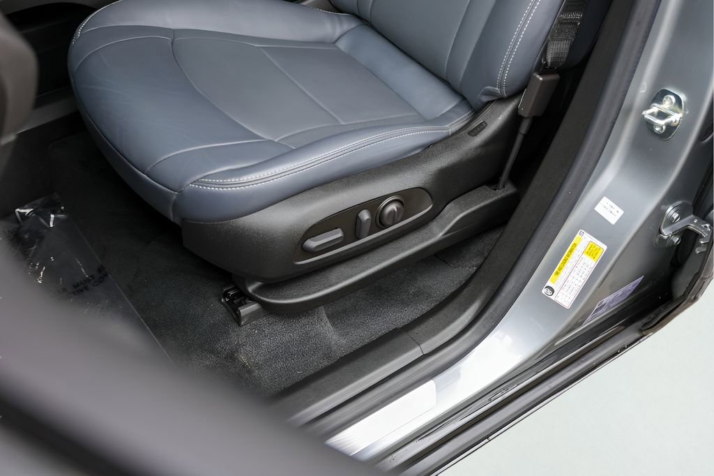 Used 2023 Buick Enclave Essence w/ Experience Buick Package image 11