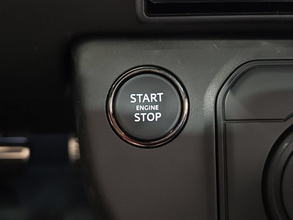 New 2026 Land Rover Defender 110 AWD/4WD image 17