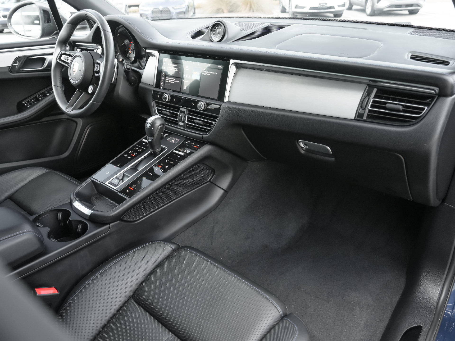 Used 2023 Porsche Macan Turbo AWD/4WD image 8