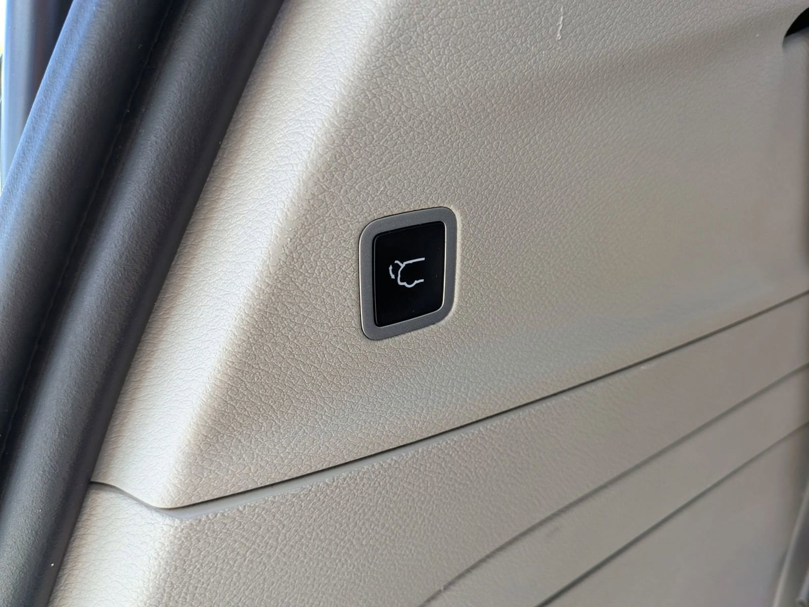 Used 2022 Chrysler Pacifica Touring-L w/ Uconnect Theater Family Group FWD image 37
