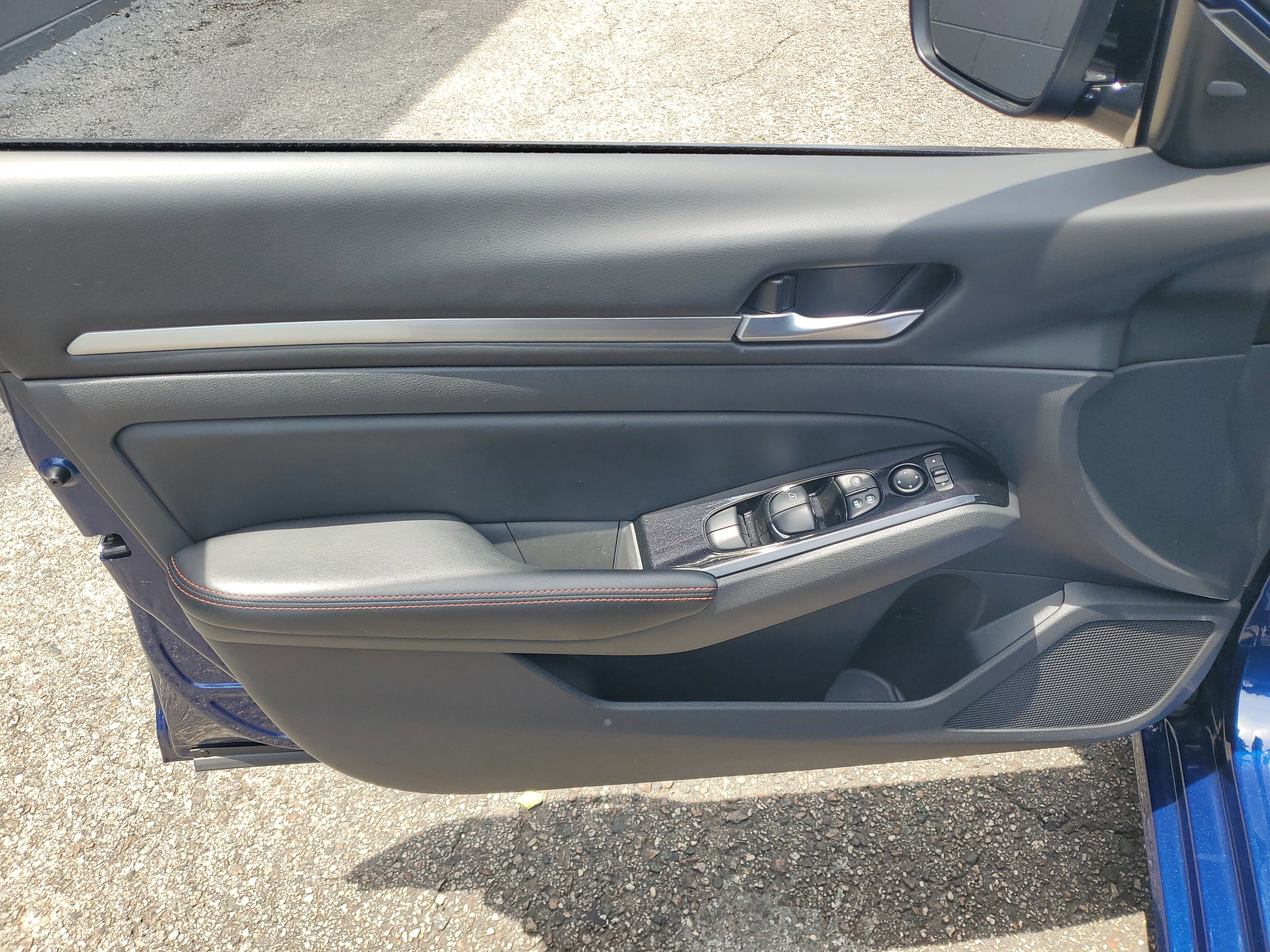 Certified 2024 Nissan Altima 2.5 SR FWD image 9