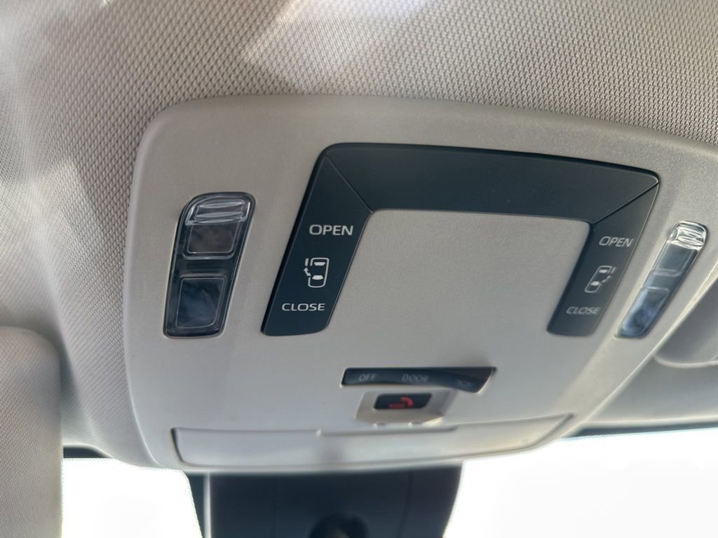 Used 2022 Toyota Sienna LE image 19