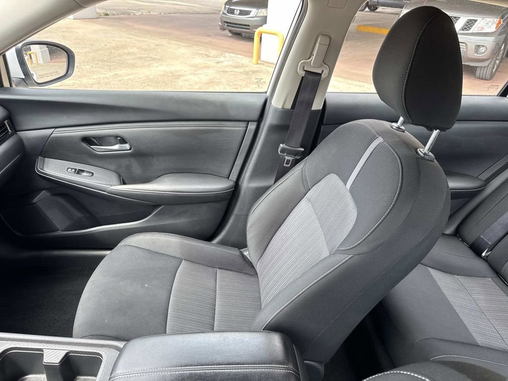 Used 2025 Nissan Sentra SV FWD image 32
