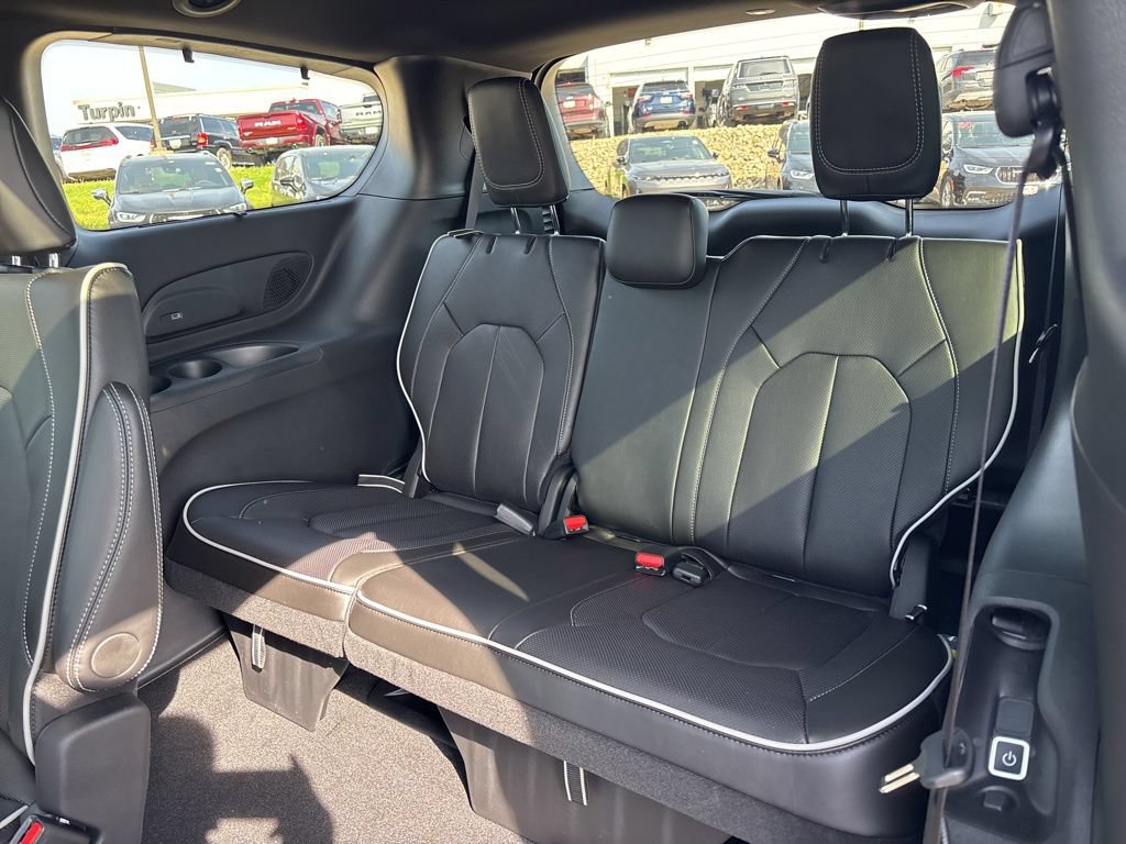 New 2027 Chrysler Pacifica Limited w/ S Appearance Package AWD/4WD image 20