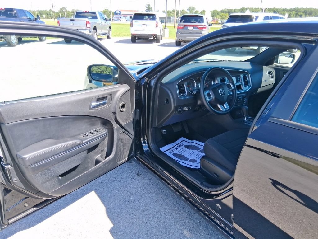 Used 2013 Dodge Charger SE RWD image 15