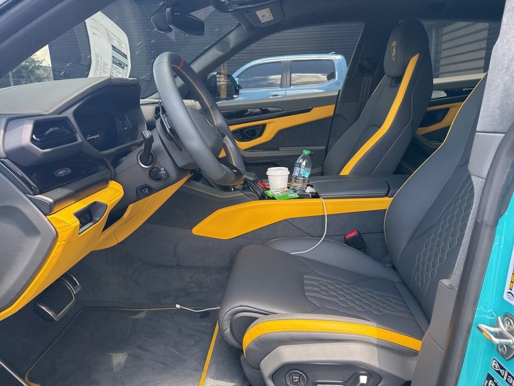 Used 2025 Lamborghini Urus SE AWD/4WD image 9