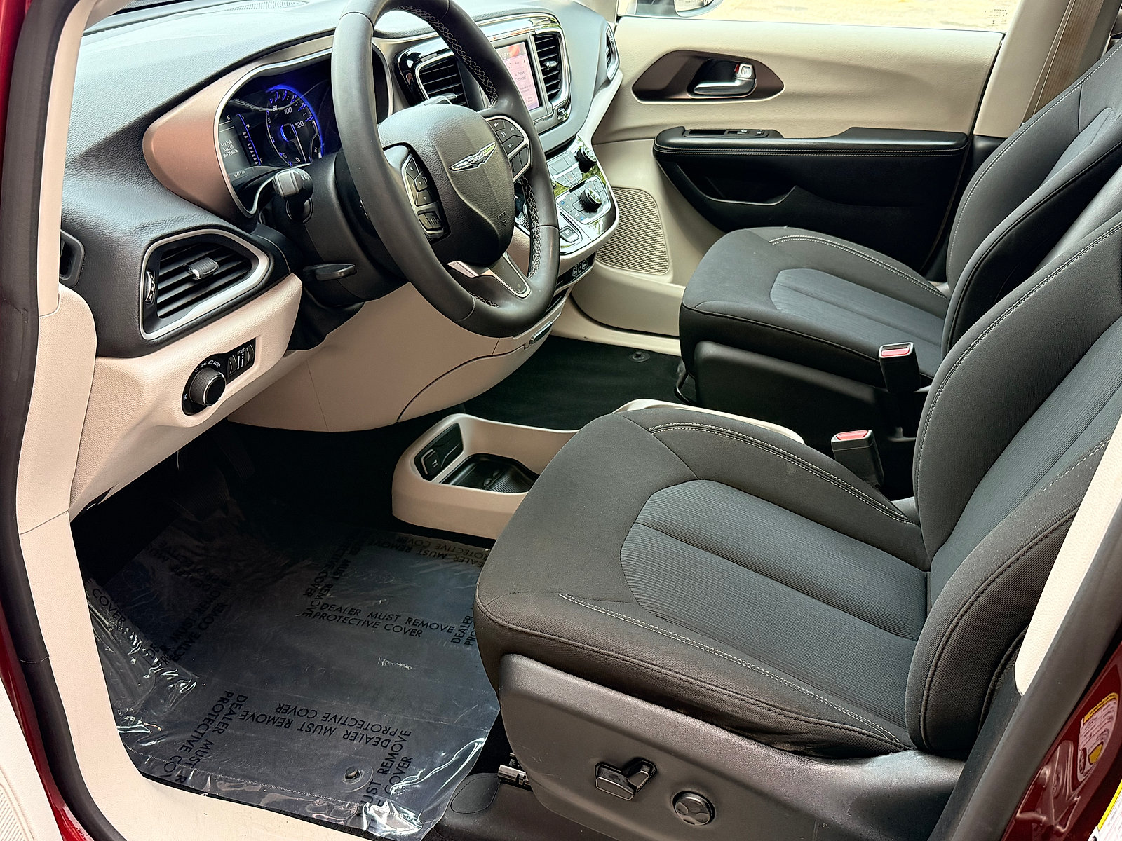 Used 2023 Chrysler Voyager LX FWD image 30