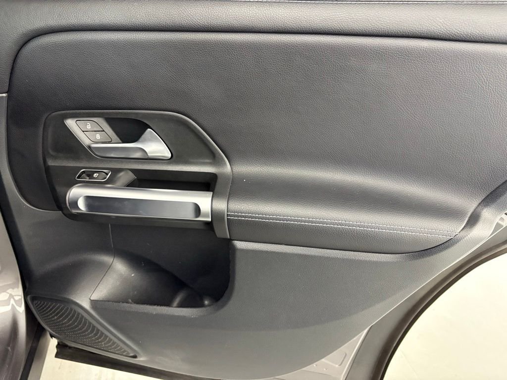 Used 2022 Mercedes-Benz GLB 250 image 38