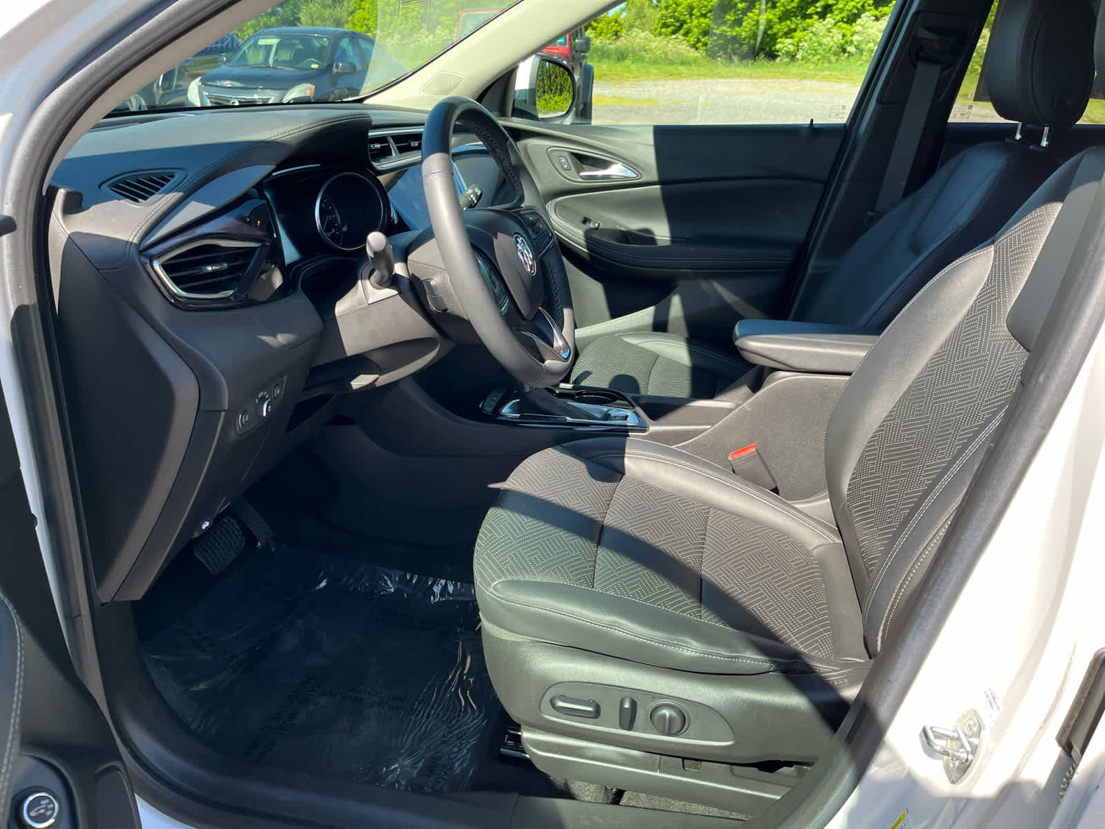 Used 2022 Buick Encore GX Essence w/ Experience Buick Package AWD/4WD image 11