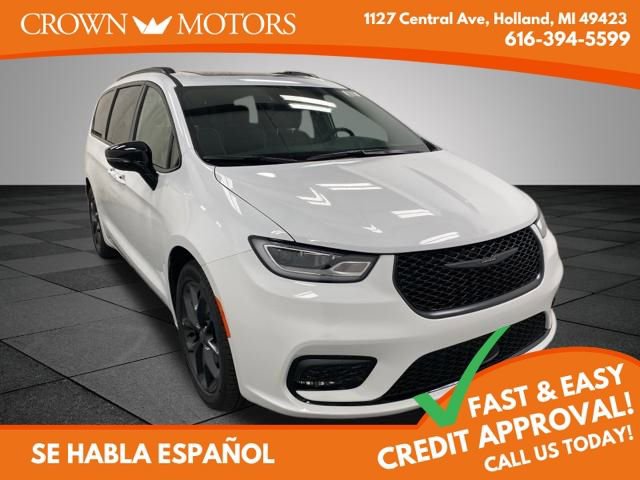 New 2026 Chrysler Pacifica Limited image 1