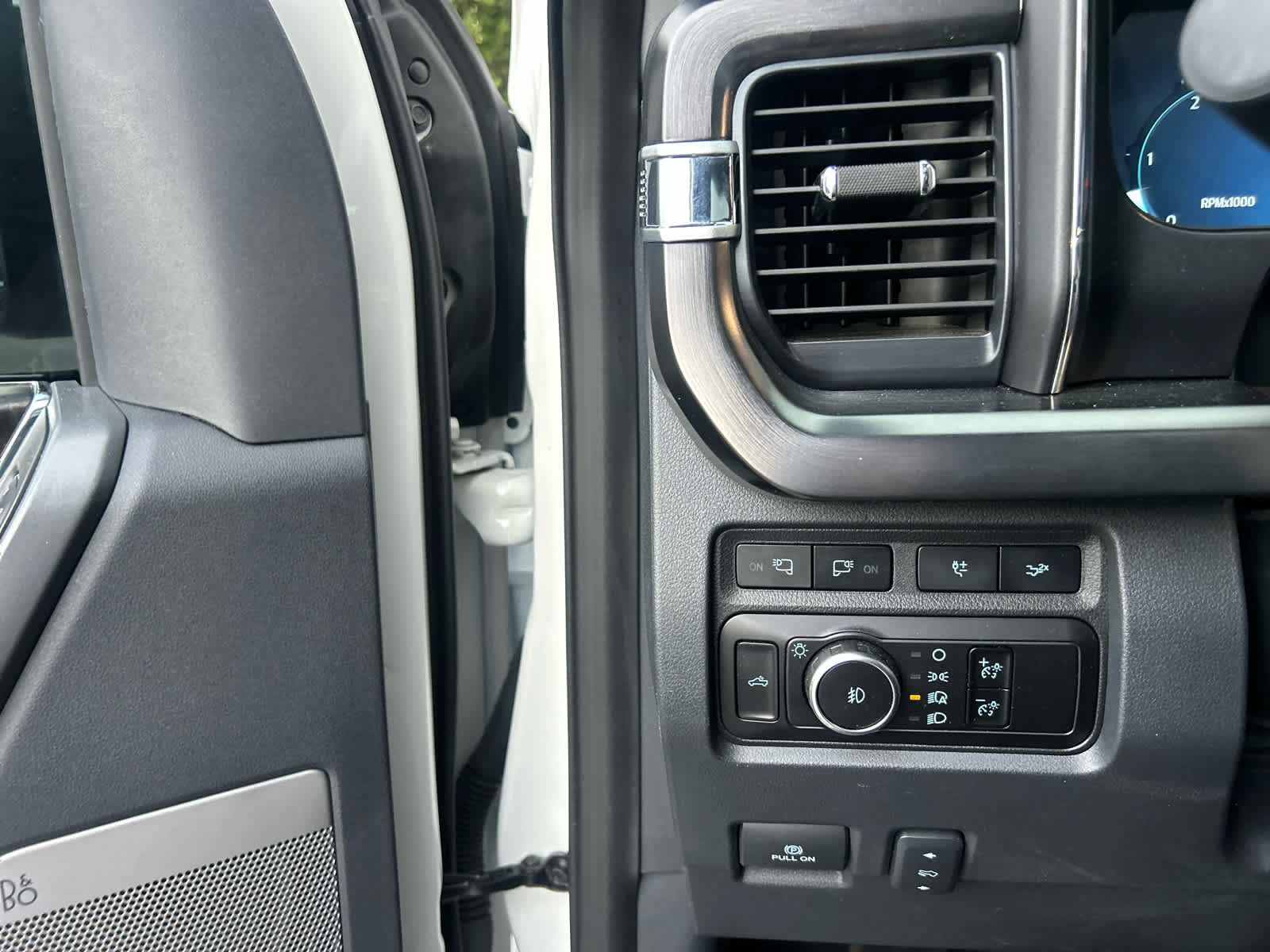 Used 2023 Ford F350 Lariat w/ Lariat Ultimate Package AWD/4WD image 14