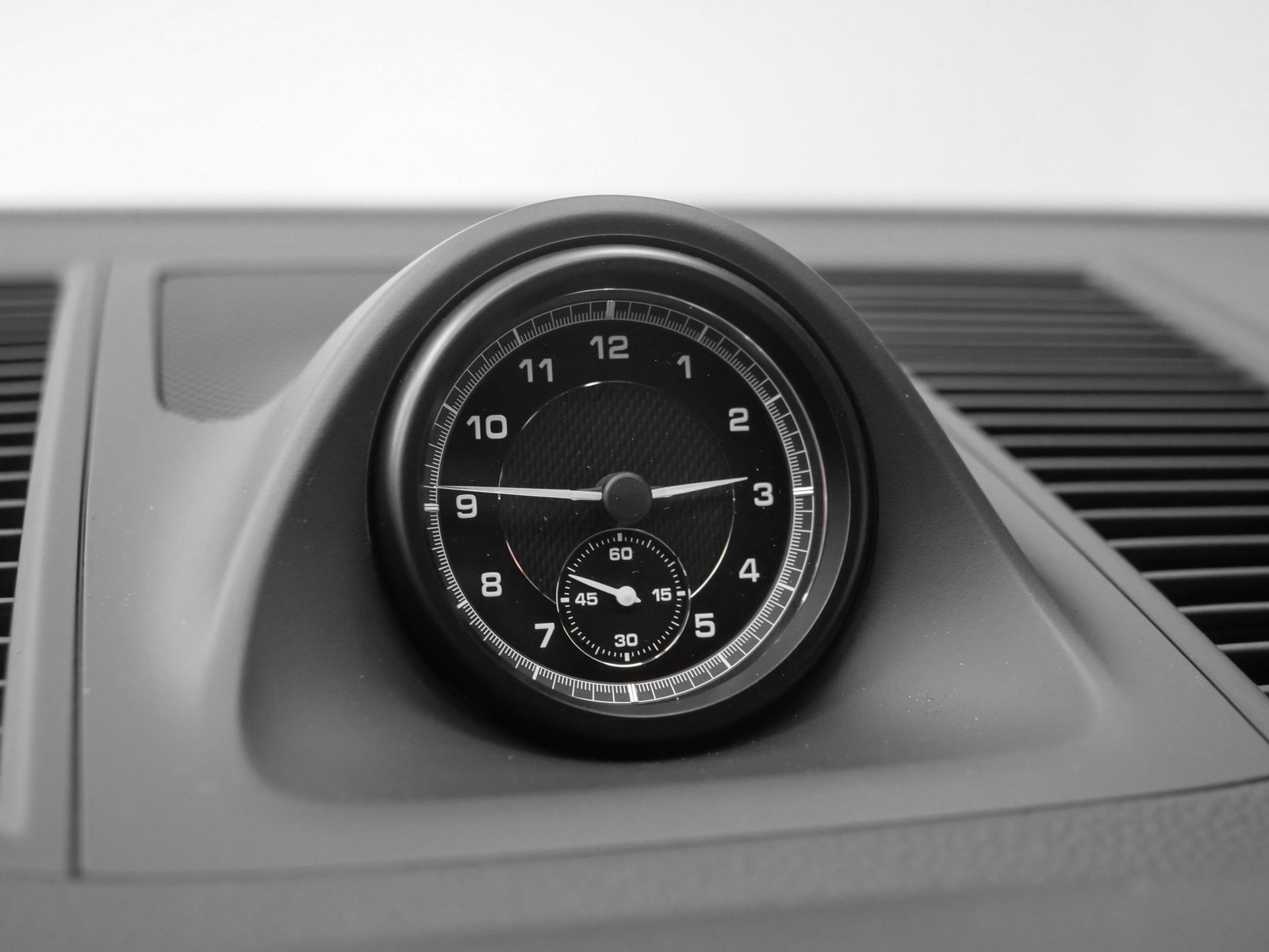 Used 2025 Porsche Macan image 32